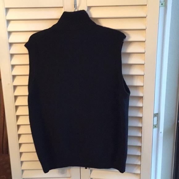 T. Harris London Vest Sweater. - Picture 2 of 4